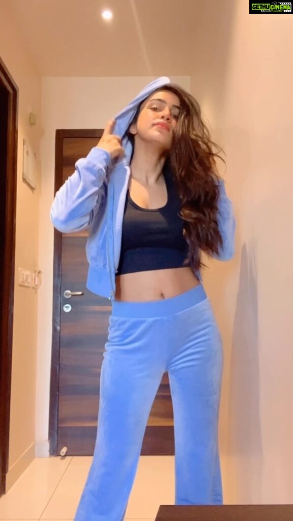Ankitta Sharma Instagram - Morning mood 😎 Not a ‘trend’ person but this one got me! 💁🏻‍♀️ #AnkitaSharma #madeyoulook #reelitfeelit