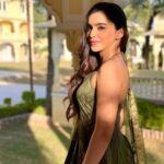 Ankitta Sharma Instagram - यूँ ही पहलु में बैठे रहो.. 🥀 Outfit: @bunaai 📸: @prachee_shah_paandya