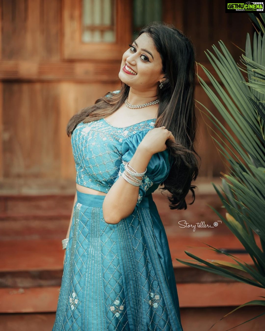 Ansiba Hassan Instagram - An aesthetic evening will soothe our mind 💕 Pc @_story_telle__r Mua @sass_make_up_studio costume @kempdesignstudio #ansibahassan #mollywood #kollywood #cinema #actress