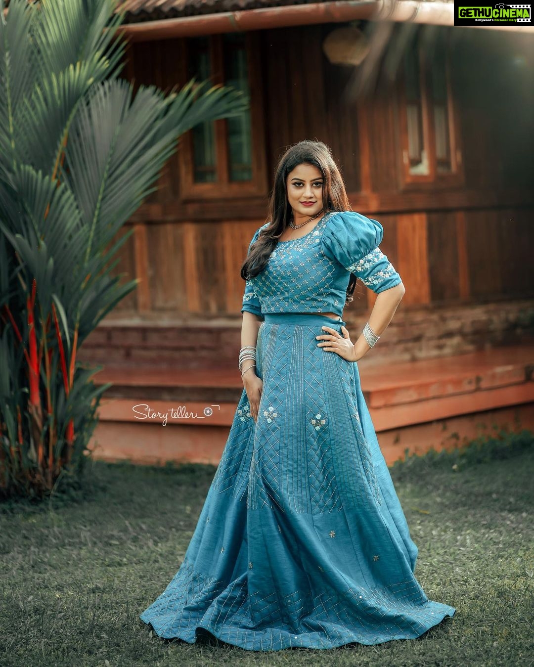 Ansiba Hassan Instagram - If you are confident you are beautiful ✨ Swipe right——> #series1 Costume: @kempdesignstudio Make-up: @sass_make_up_studio Photography: @_story_telle__r . . . . . #photo #ınstagood #picoftheday #instalike #photooftheday #instadaily #photography #likeforlikes #love #ınstagood #ansibahassan #actress #malayalamactress #model Kondai Lip Backwater Heritage Resort Alappuzha