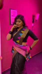 Ansiba Hassan Instagram - A random reel 😍 in one of recent addiction ,during shoot 🎥  Dop @sumesh_shiva mua @sreegeshvasan_makeupartist ornaments @parakkat_jewels costume @swapnamanthra @karthi_offl @itsyuvan @aditishankarofficial @2d_entertainment 
#ansibahassan #actress #kollywood #mollywood #tamil #karthi #viruman