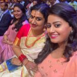 Ansiba Hassan Instagram - Memorable award night @mazhavilmanoramatv @amma.association @devichandana82 @thesnyalikhan @imbeena.antony #ansibahassan #mollywood #actorslife #award