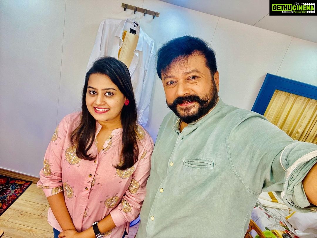 Ansiba Hassan Instagram - With our own @actorjayaram_official Ettan ❤️ @amma.association @mazhavilmanoramatv #ammashow #ansibahassan #jayaram #mazhavilmanorama #actorslife