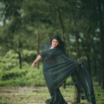 Ansiba Hassan Instagram - Obsessed with saree 🖤 . . . Pc @_story_telle__r mua @_arya_jithins_makeover styling and costume @ebsha_store #ansibahassan #photography #saree #mallu #actress #nikon