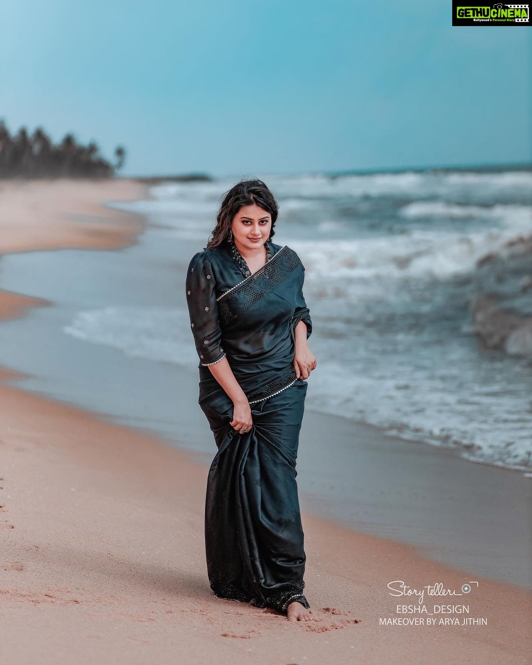 Ansiba Hassan Instagram - Footprints on the sand 🖤 . . . PC @_story_telle__r mua @_arya_jithins_makeover styling @ebsha_store #ansibahassan #actress #blacksaree #beachshoot #kollywood #tamil