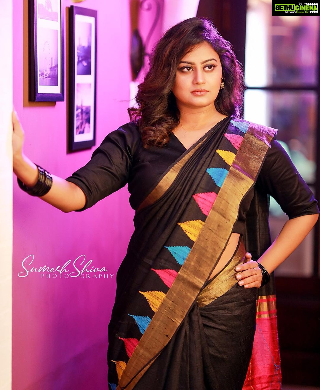 Ansiba Hassan Instagram - Saree will always conquer women π. PC @sumesh_shiva Mua @sreegeshvasan_makeupartist Costume @swapnamanthra Jwellery @parakkat_jewels @preethiparakkat #ansibahassan #actress #photography #saree #malayalamcinema