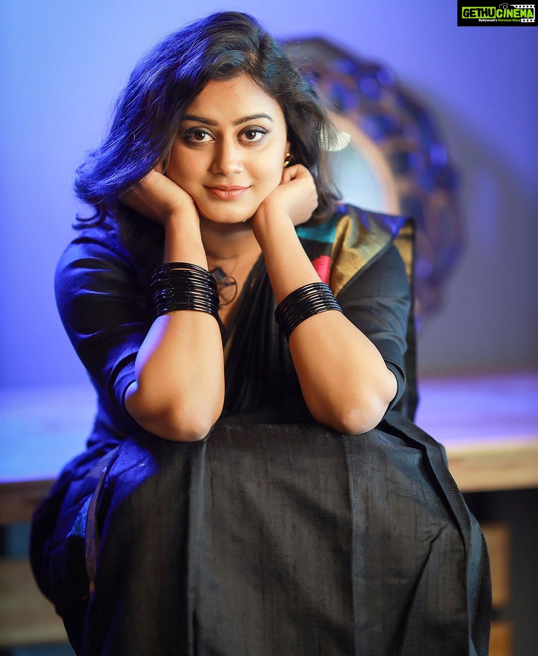Ansiba Hassan Instagram - Saree will always conquer women π. PC @sumesh_shiva Mua @sreegeshvasan_makeupartist Costume @swapnamanthra Jwellery @parakkat_jewels @preethiparakkat #ansibahassan #actress #photography #saree #malayalamcinema