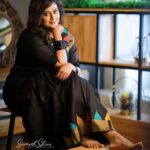 Ansiba Hassan Instagram - Saree will always conquer women 💃. PC @sumesh_shiva Mua @sreegeshvasan_makeupartist Costume @swapnamanthra Jwellery @parakkat_jewels @preethiparakkat #ansibahassan #actress #photography #saree #malayalamcinema