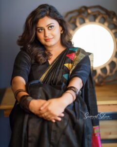 Ansiba Hassan Instagram - It's nice to be in saree 💕  Pc @sumesh_shiva Mua @sreegeshvasan_makeupartist  Costume @swapnamanthra  Jwellery @parakkat_jewels @preethiparakkat  #ansibahassan #actress #movies #saree #blackpink #tollywood