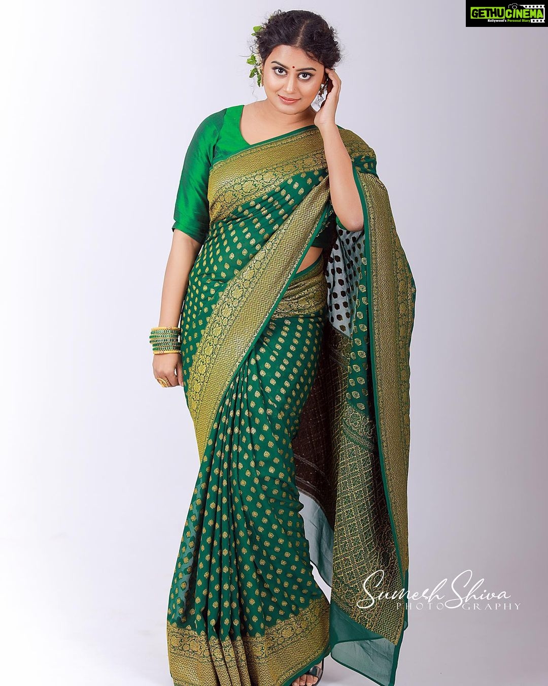 Ansiba Hassan Instagram - Saree is always majestic ❤️ Pc @sumesh_shiva Mua @sreegeshvasan Mua @sreegeshvasan_makeupartist. costume @swapnamanthra Jwellery @parakkat_jewels @preethiparakkat #ansibahassan #saree #actress #mollywood #cinema #photographyart
