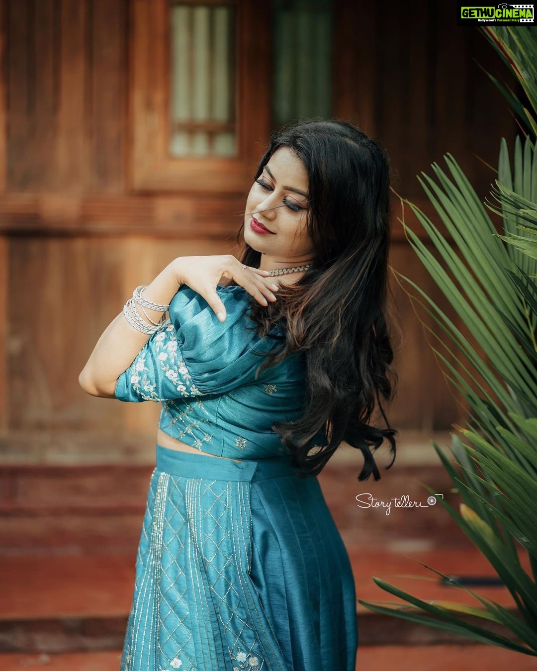 Ansiba Hassan Instagram - An aesthetic evening will soothe our mind 💕 Pc @_story_telle__r Mua @sass_make_up_studio costume @kempdesignstudio #ansibahassan #mollywood #kollywood #cinema #actress