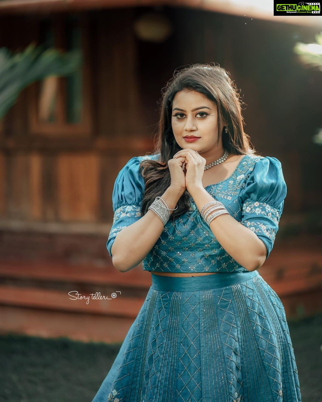 Ansiba Hassan Instagram - An aesthetic evening will soothe our mind 💕 Pc @_story_telle__r Mua @sass_make_up_studio costume @kempdesignstudio #ansibahassan #mollywood #kollywood #cinema #actress