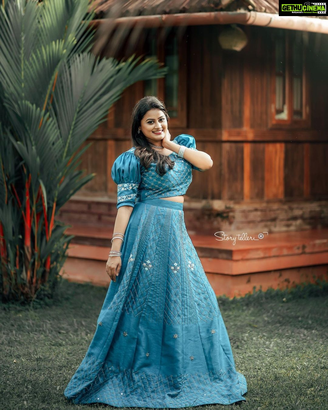 Ansiba Hassan Instagram - If you are confident you are beautiful ✨ Swipe right——> #series1 Costume: @kempdesignstudio Make-up: @sass_make_up_studio Photography: @_story_telle__r . . . . . #photo #ınstagood #picoftheday #instalike #photooftheday #instadaily #photography #likeforlikes #love #ınstagood #ansibahassan #actress #malayalamactress #model Kondai Lip Backwater Heritage Resort Alappuzha