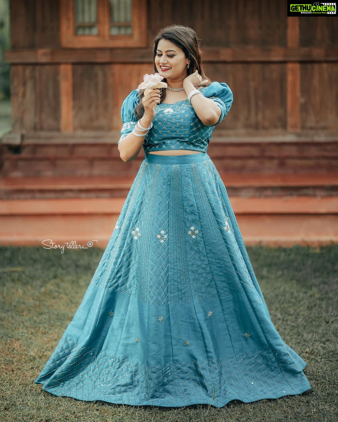 Ansiba Hassan Instagram - If you are confident you are beautiful ✨ Swipe right——> #series1 Costume: @kempdesignstudio Make-up: @sass_make_up_studio Photography: @_story_telle__r . . . . . #photo #ınstagood #picoftheday #instalike #photooftheday #instadaily #photography #likeforlikes #love #ınstagood #ansibahassan #actress #malayalamactress #model Kondai Lip Backwater Heritage Resort Alappuzha