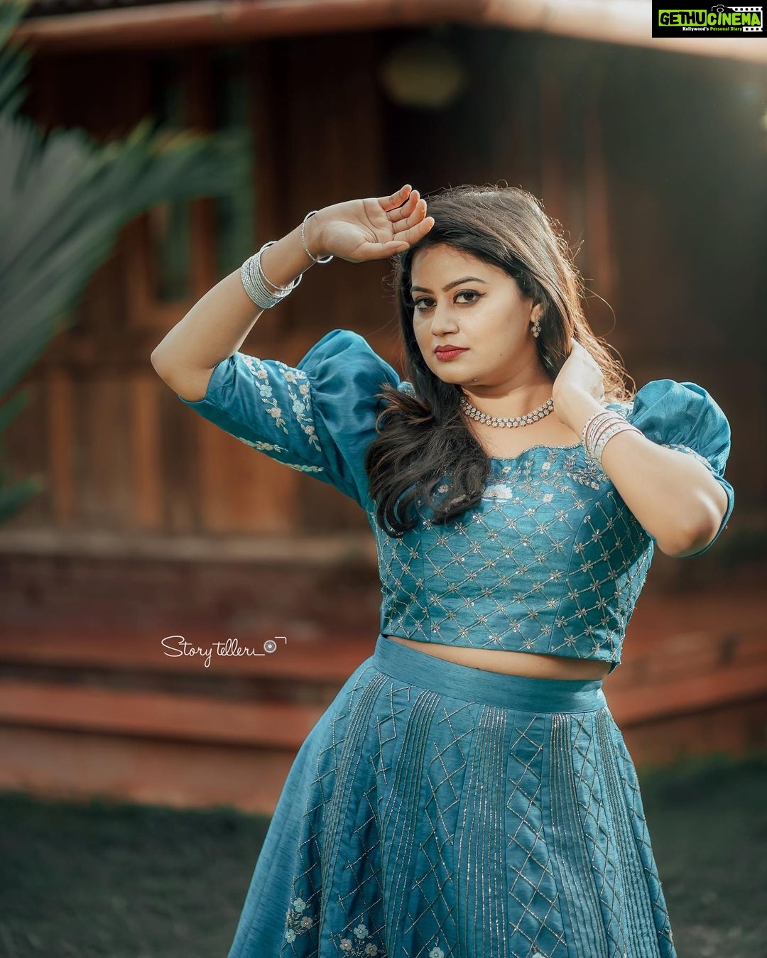 Ansiba Hassan Instagram - If you are confident you are beautiful ✨ Swipe right——> #series1 Costume: @kempdesignstudio Make-up: @sass_make_up_studio Photography: @_story_telle__r . . . . . #photo #ınstagood #picoftheday #instalike #photooftheday #instadaily #photography #likeforlikes #love #ınstagood #ansibahassan #actress #malayalamactress #model Kondai Lip Backwater Heritage Resort Alappuzha