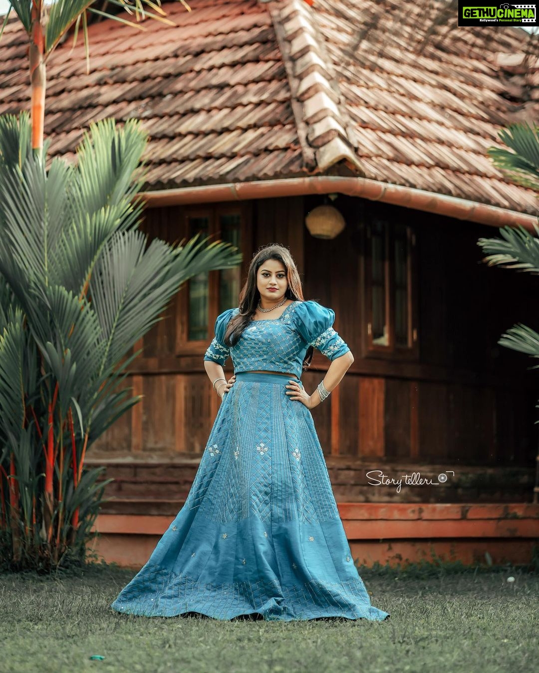 Ansiba Hassan Instagram - If you are confident you are beautiful ✨ Swipe right——> #series1 Costume: @kempdesignstudio Make-up: @sass_make_up_studio Photography: @_story_telle__r . . . . . #photo #ınstagood #picoftheday #instalike #photooftheday #instadaily #photography #likeforlikes #love #ınstagood #ansibahassan #actress #malayalamactress #model Kondai Lip Backwater Heritage Resort Alappuzha