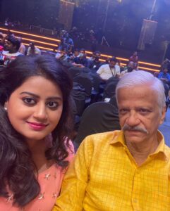 Ansiba Hassan Instagram - Memorable award night @mazhavilmanoramatv @amma.association @devichandana82 @thesnyalikhan @imbeena.antony #ansibahassan #mollywood #actorslife #award