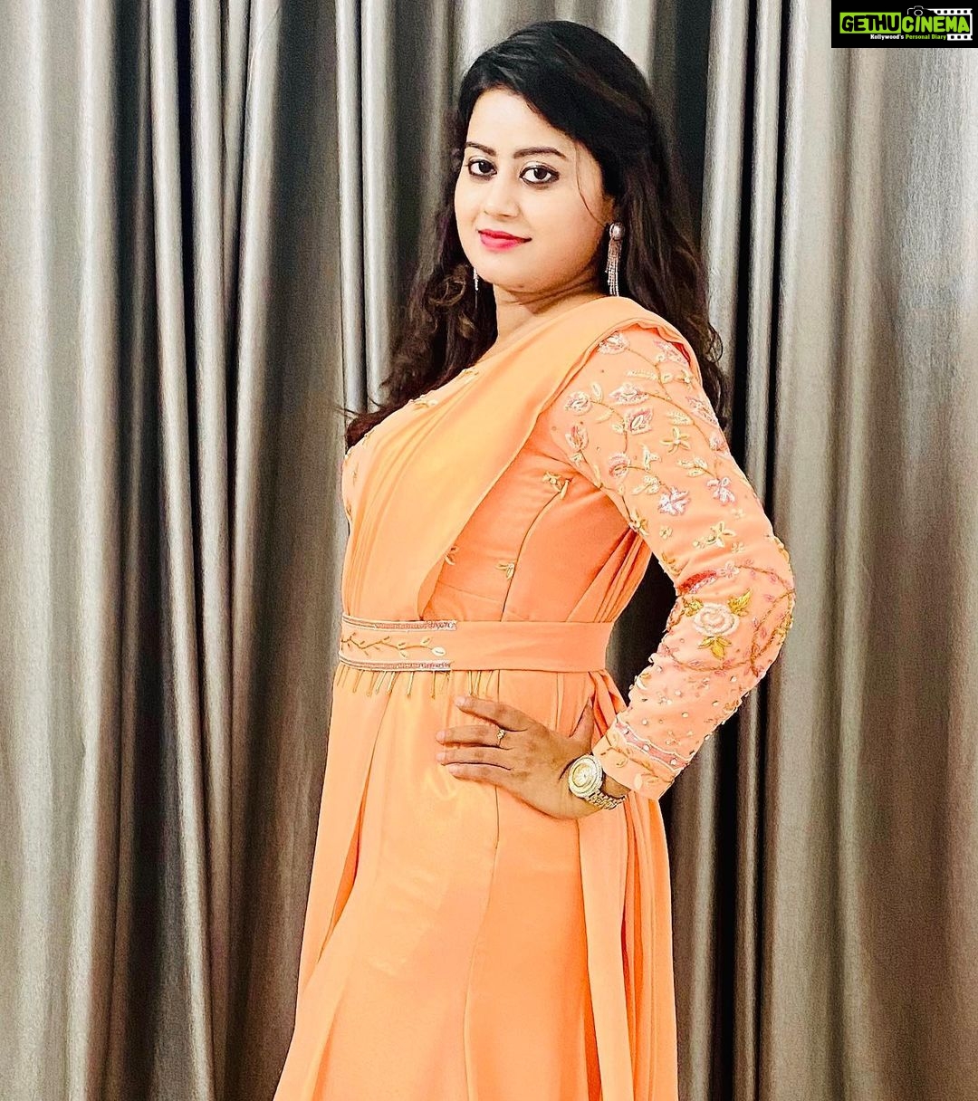 Ansiba Hassan Instagram - @mazhavilmanoramatv entertainment awards 🎖 @amma.association Beautiful gown designed by @ebsha_store #ansibahassan #mazhavilmanorama #actress #actorslife #awards #gowns