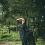 Ansiba Hassan Instagram - Obsessed with saree 🖤 . . . Pc @_story_telle__r mua @_arya_jithins_makeover styling and costume @ebsha_store #ansibahassan #photography #saree #mallu #actress #nikon