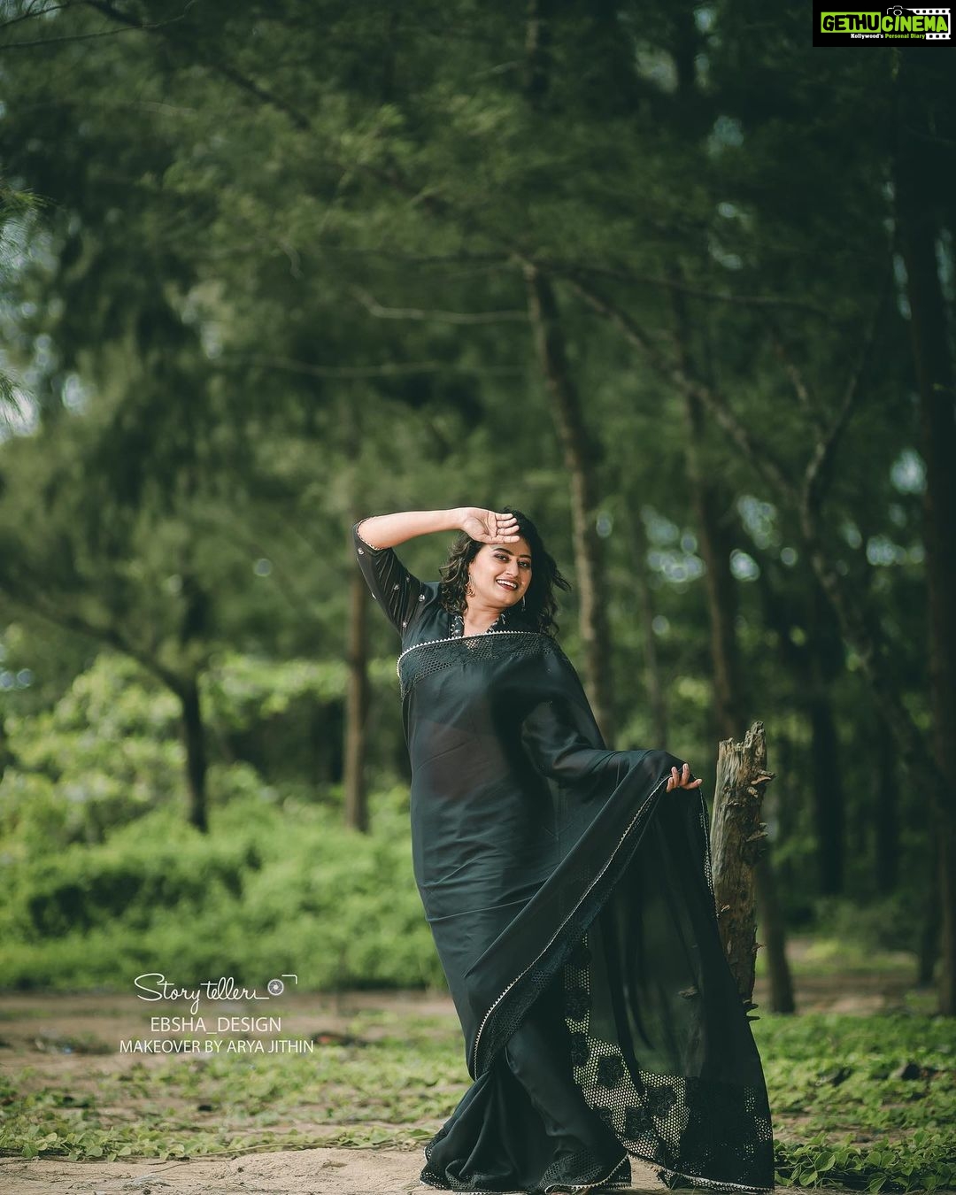 Ansiba Hassan Instagram - Obsessed with saree 🖤 . . . Pc @_story_telle__r mua @_arya_jithins_makeover styling and costume @ebsha_store #ansibahassan #photography #saree #mallu #actress #nikon