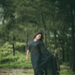 Ansiba Hassan Instagram - Obsessed with saree 🖤 . . . Pc @_story_telle__r mua @_arya_jithins_makeover styling and costume @ebsha_store #ansibahassan #photography #saree #mallu #actress #nikon