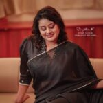 Ansiba Hassan Instagram – Obsessed with saree 🖤 
.
.
.
Pc @_story_telle__r mua @_arya_jithins_makeover styling and costume @ebsha_store  #ansibahassan #photography #saree #mallu #actress #nikon