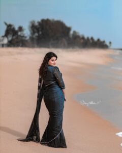 Ansiba Hassan Instagram - Obsessed with saree 🖤 . . . Pc @_story_telle__r mua @_arya_jithins_makeover styling and costume @ebsha_store #ansibahassan #photography #saree #mallu #actress #nikon