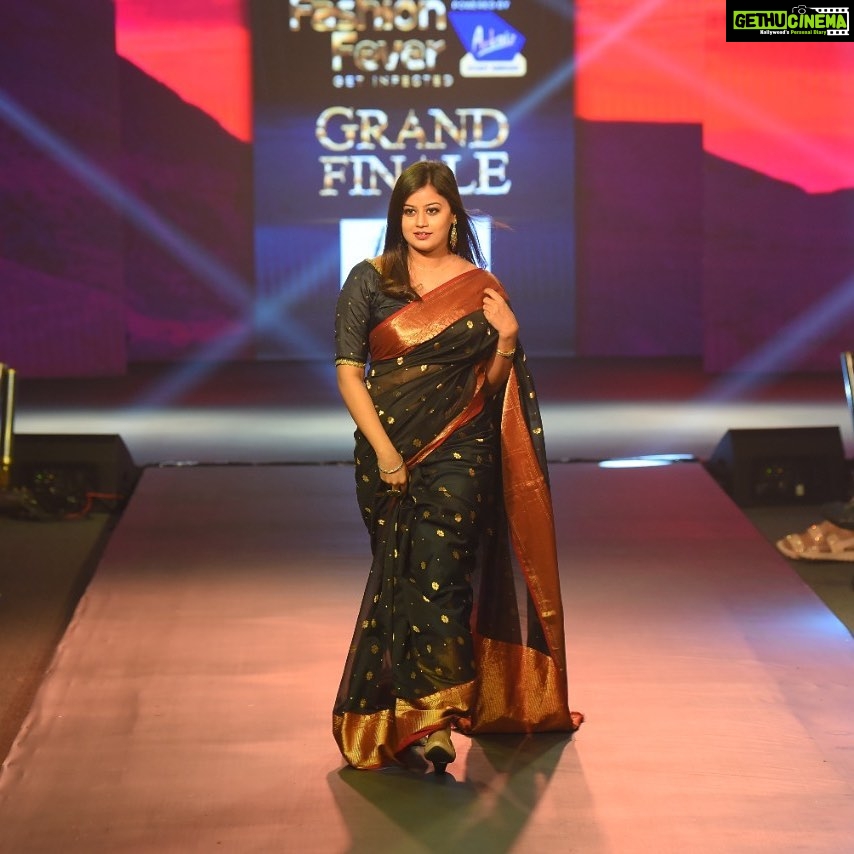 Ansiba Hassan Instagram - millennial fashion fever @timesofindia @mychungath @swayamvarasilksindia @vstarindiaofficial @jayanthiballal @shamkhan007official #ansibahassan #fashion #saree #rampwalk