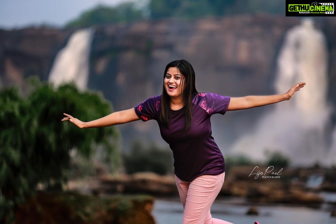 Ansiba Hassan Instagram - Love the nature @riverine_suites 📸 @lijo___paul coordination @rajeev_raghavan #ansibahassan #athirappilly #nature #actress Athirappilly Riverine Suites