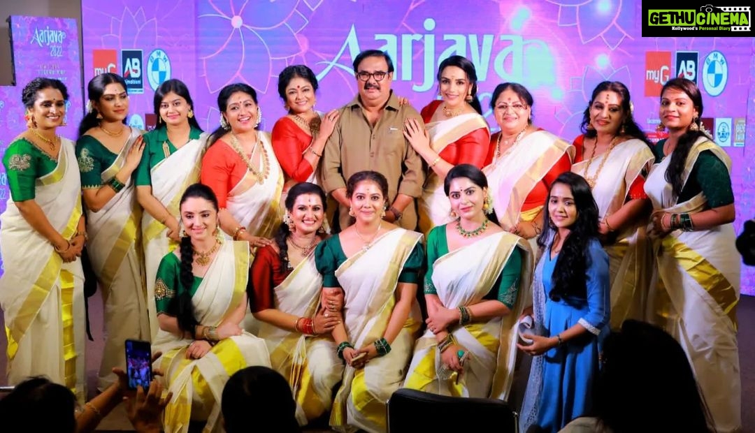 Ansiba Hassan Instagram - Women's day 2022 π€ @amma.association . . . . . #amma#AssociationofMalayalamMovieArtists #InternationalWomensDay #womensday #March08 #womensday2022 #ammawomensdayspecial #womensdayspecial #ansibahassan #artist # #happiness #thiruvathirakali #togetherness AMMA