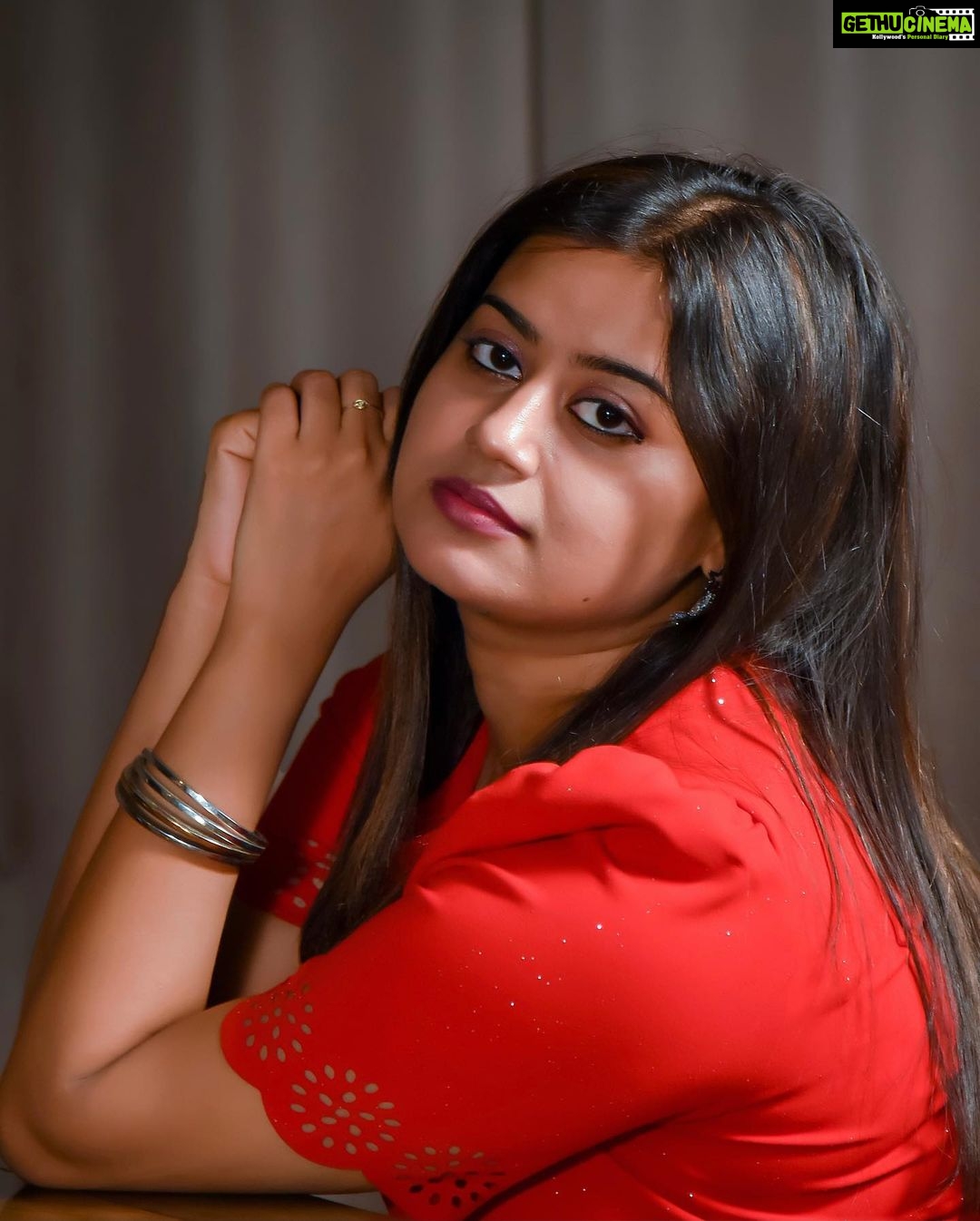 Ansiba Hassan Instagram - Girl 👧 in red ❤️. Styling @jishadshamsudeen PC @imagiophotography_official #ansibahassan #actress #mollywood