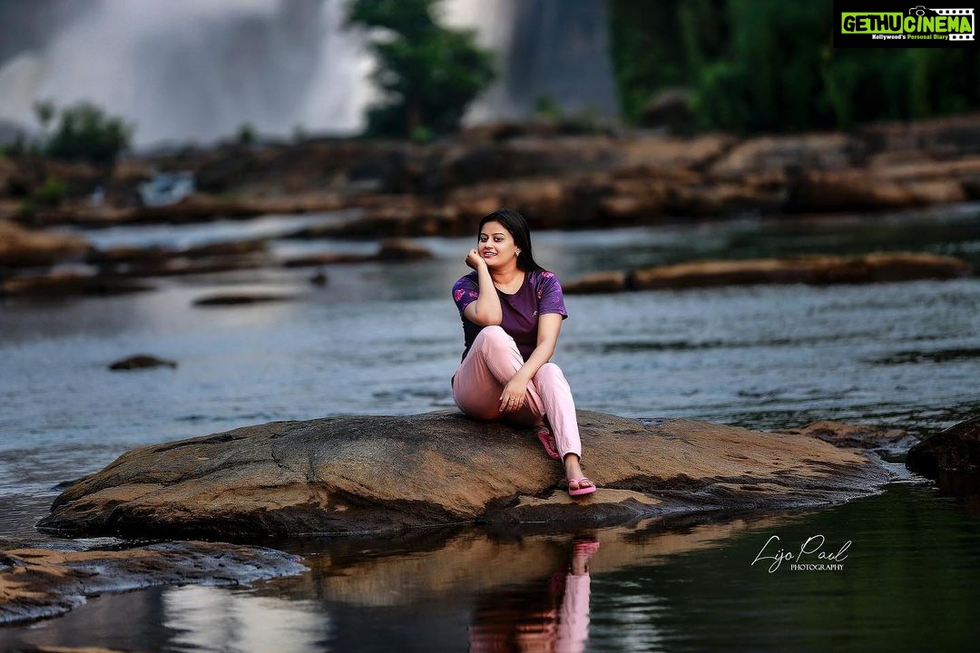 Ansiba Hassan Instagram - Love the nature @riverine_suites 📸 @lijo___paul coordination @rajeev_raghavan #ansibahassan #athirappilly #nature #actress Athirappilly Riverine Suites