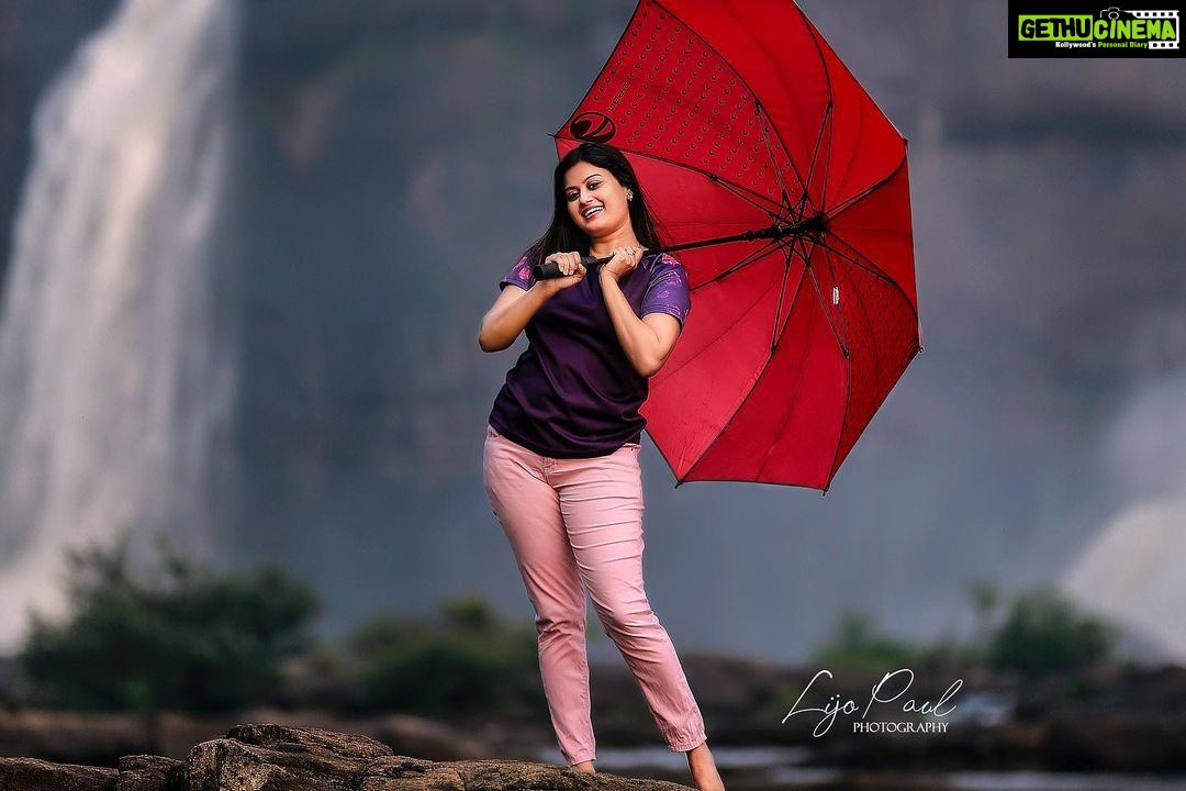 Ansiba Hassan Instagram - Love the nature @riverine_suites 📸 @lijo___paul coordination @rajeev_raghavan #ansibahassan #athirappilly #nature #actress Athirappilly Riverine Suites