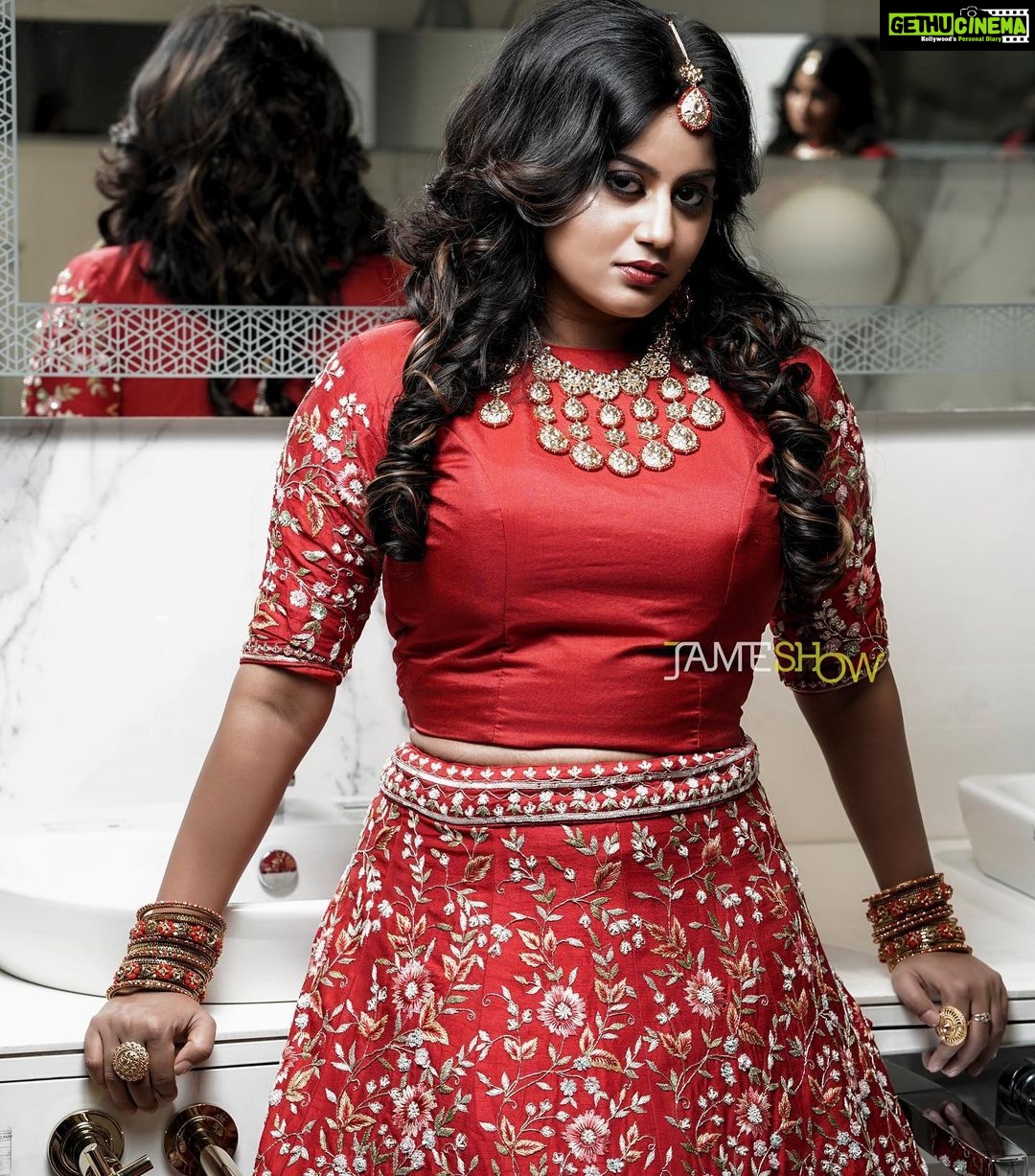 Ansiba Hassan Instagram - Red is love ❤️. PC @jameshshow artist management @althafpt mua @joshijosemakeupartist @vijeshmakeovers costume @ladies_planet_
