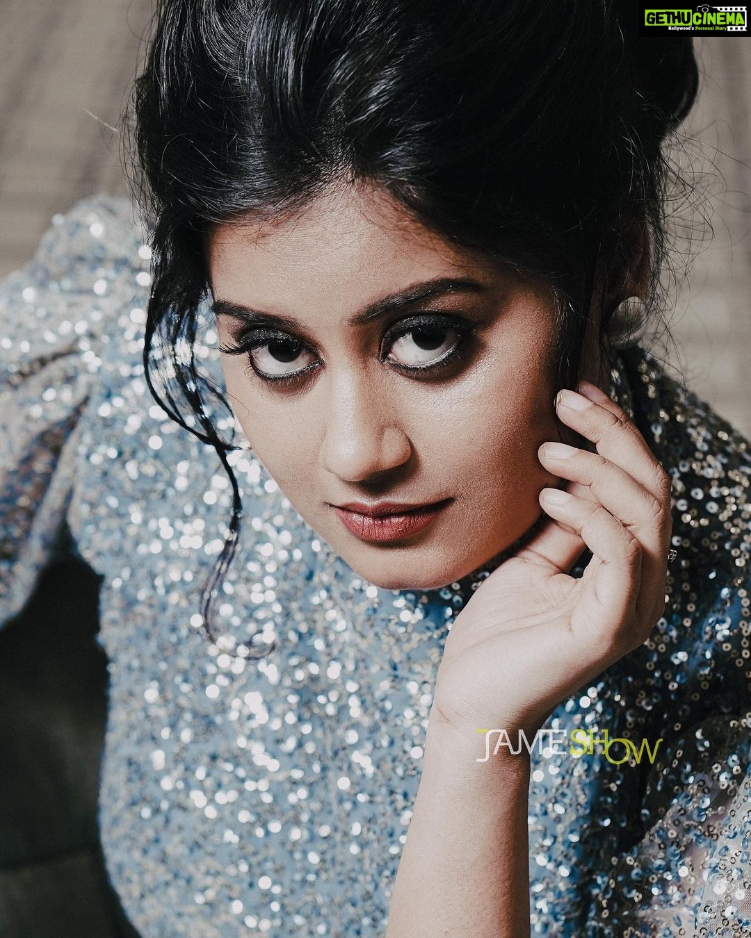 Ansiba Hassan Instagram - Look @ ur love ❤️. PC @jameshshow mua @joshijosemakeupartist @vijeshmakeovers Costume @ladies_planet_ artist management @althafpt #ansibahassan #mollywood #tollywood #kollywood #actresses