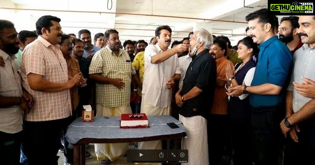 Ansiba Hassan Instagram - Christmas celebration with Mammookka @ CBI 5 Location . . . . . . #xmascelebration2021 #celebration #CBI5 #Mammootty #AnsibaHassan #newmovie #CBI5Team #CBI5Location #Christmas