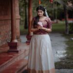 Ansiba Hassan Instagram - 🌸. Pc @_story_telle__r Mua @sass_make_up_studio Costume @kerala_bygone_fashion #ansibahassan #actress #love #onam Kondai Lip Backwater Heritage Resort Alappuzha