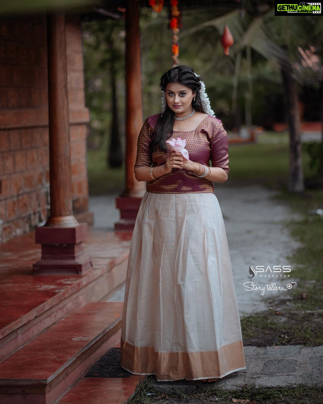 Ansiba Hassan Instagram - 🌸. Pc @_story_telle__r Mua @sass_make_up_studio Costume @kerala_bygone_fashion #ansibahassan #actress #love #onam Kondai Lip Backwater Heritage Resort Alappuzha