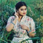 Ansiba Hassan Instagram - Onam an annual harvest festival of Kerala ❤️❤️❤️ we never miss the celebration 🎉 #ansibahassan #malayalam #chingham #onam #kerala #traditionalwear #celebration