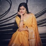 Ansiba Hassan Instagram – Good morning ❤️. Costume @rishtabynasiyanmini  #ansibahassan #ansiba #yellowsaree
