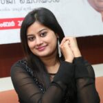 Ansiba Hassan Instagram - സമം - സിഗ്നേച്ചര്‍ ഫിലിം പ്രകാശനം ചെയ്തു.. സ്ത്രീകള്‍ക്കെതിരായ അതിക്രമങ്ങള്‍ക്കെതിരെ ബോധവത്കരണം നടത്തുന്നതിനുവേണ്ടി കേരള സര്‍ക്കാരിന്‍െറ സാംസ്കാരിക വകുപ്പ് സംഘടിപ്പിക്കുന്ന ‘സമം’ സാംസ്കാരിക വിദ്യാഭ്യാസ പരിപാടിയുടെ സിഗ്നേച്ചര്‍ ഫിലിം സാംസ്കാരിക വകുപ്പ് മന്ത്രി സജി ചെറിയാൻ ഇന്ന് രാവിലെ 11 മണിക്ക് പ്രകാശനം ചെയ്തു. തിരുവനന്തപുരം പ്രസ്സ് ക്ളബ്ബിലെ ടി.എന്‍.ജി ഹാളില്‍ നടന്ന ചടങ്ങില്‍ ചലച്ചിത്ര നടി അന്‍സിബ ഹസന്‍ വീഡിയോ സിഡി ഏറ്റുവാങ്ങി. സെപ്റ്റംബര്‍ നാലിന് മുഖ്യമന്ത്രി പിണറായി വിജയന്‍ സംസ്ഥാനതല ഉദ്ഘാടനം നിര്‍വഹിക്കുന്ന പരിപാടിയെക്കുറിച്ച് മന്ത്രി സജി ചെറിയാന്‍ വാര്‍ത്താസമ്മേളനത്തില്‍ വിശദീകരിക്കും. കേരള സംസ്ഥാന ചലച്ചിത്ര അക്കാദമിയുടെ വീഡിയോ ഡോക്യുമെന്‍േറഷന്‍ പാനല്‍ അംഗവും തുഞ്ചത്തെഴുത്തച്ഛന്‍ മലയാളം സര്‍വകലാശാലയില്‍ ചലച്ചിത്രപഠന വിഭാഗം അസിസ്റ്റന്‍്റ് പ്രൊഫസറുമായ ഡോ. ശ്രീദേവി പി. അരവിന്ദാണ് സിഗ്നേച്ചര്‍ ഫിലിം നിര്‍മിച്ചത്. ചലച്ചിത്ര പിന്നണി ഗായിക പുഷ്പവതിയാണ് സംഗീതം നല്‍കിയിട്ടുള്ളത്. @ Director Kamal sir @sajicherianmlaofficial @saji__cherian Trivandrum Press Club