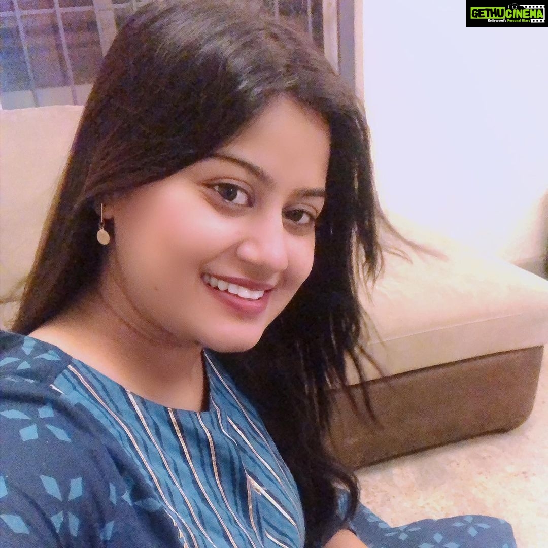 Ansiba Hassan Instagram - Can’t hold the time , but holding an innocent heart through out the life is possible ❤️ #ansiba_hassan #ansibahassan #loveyourself #bluedress #mollywood