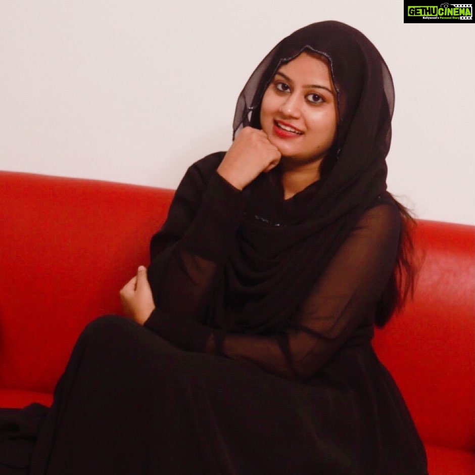 Ansiba Hassan Instagram - Black is one of the most favourite colour of everyone 😎. Costume @colos_the_designing_couture #ansibahasan #black #blackgown #mallu