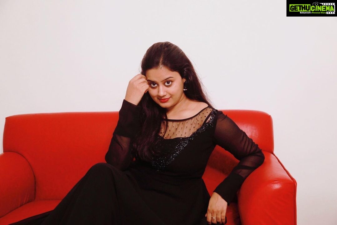 Ansiba Hassan Instagram - Happiness is not the only feeling we want , all the feelings are completing the whole life of human being . Costume @colos_the_designing_couture #ansibahasan #ansibahassan❤❤ #ansiba #black #blackgown #mollywood #tollywood #kollywood #sandalwood