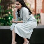 Ansiba Hassan Instagram - Good evening ✨ . . . . Costume: @drooni_boutique Makeup & Hair : @reshmiabin @saranyajeneesh @premjith_photography Production: @indiancinemagallery_official Location: @crowneplazakochi #photoshoot #ansibahassan #photooftheday #photography #canonphotography #nikonphotography #crowneplaza