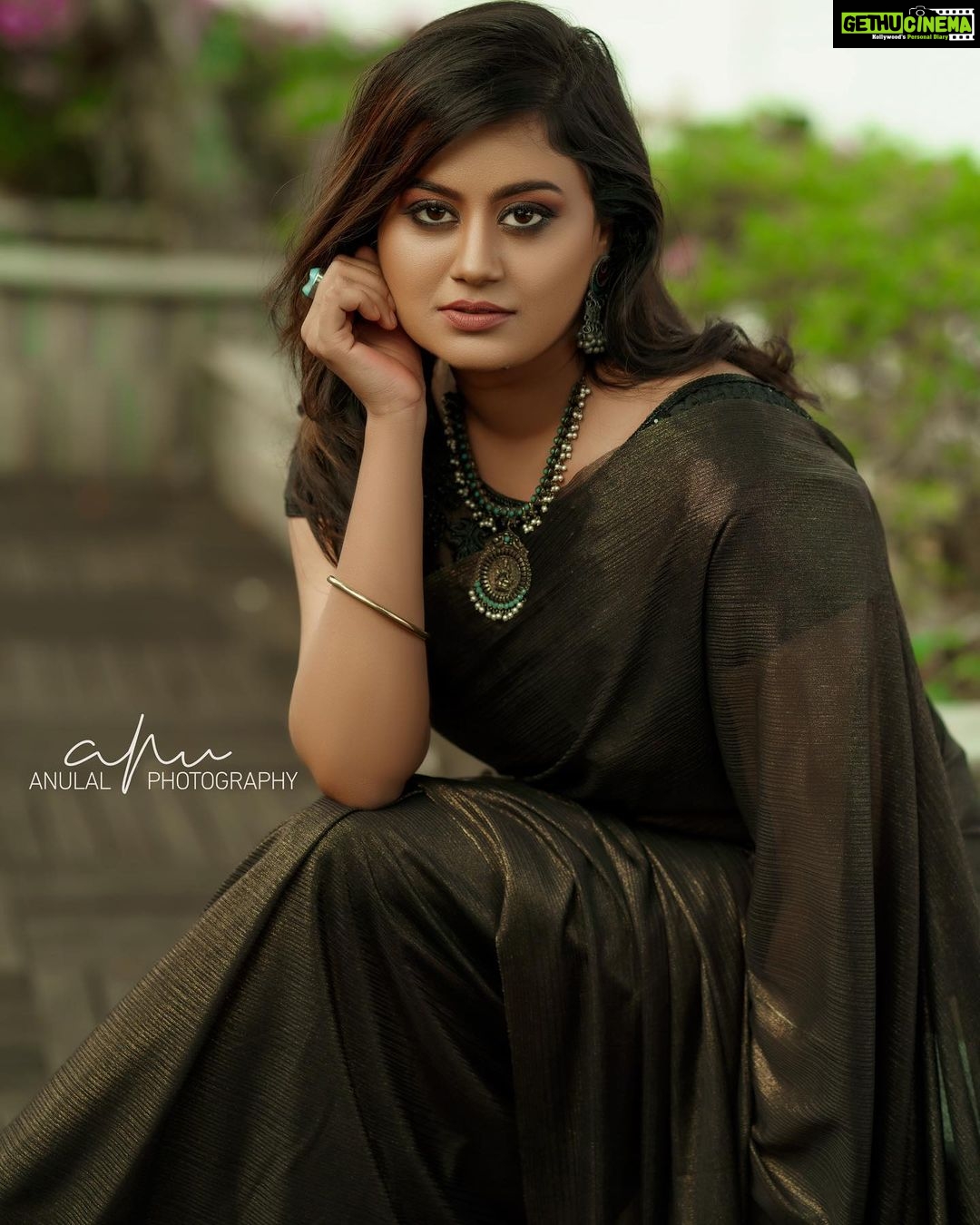 Ansiba Hassan Instagram - Life is simple with unconditional love ❤️ . . . . . 📸 @anulalphotography Mua @sabitha_zawariya. Styling @neethu.neetz #ansibahasan #kollywood #tollywood #mollywood #happy #black #sareelove