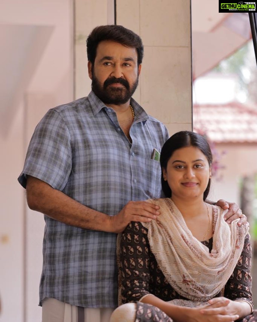 Ansiba Hassan Instagram - My favourite picture from the location of Drishyam2 ❤️ @mohanlal sir .Thankful to Almighty for making my dreams come true #ansibahassan #mohanlal #drishyam2