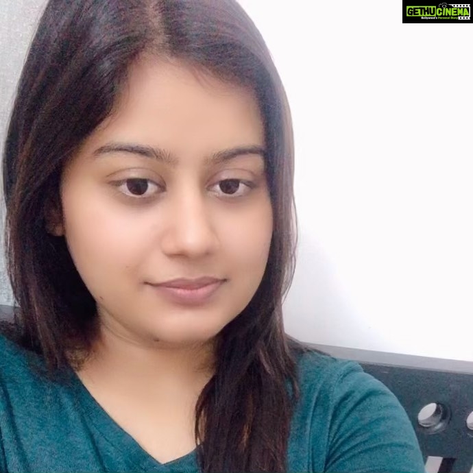 Ansiba Hassan Instagram - Yesterday night, insomniac 👀, singing alone , listening alone ,recording on mobile 👩🎤 though I am not a good singer thought to share u ❤️
