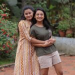 Ansiba Hassan Instagram - @_estheranil ❤️ #sisterlove #anumol #anjugeorge #happiness #happyus #drishyam #drishyam1 #drishyam2