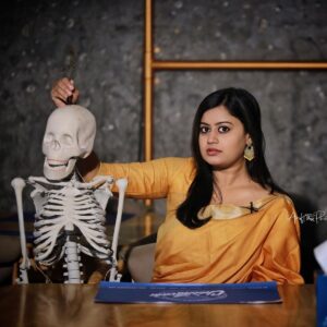 Ansiba Hassan Instagram - Waiting for suitable captions 😎  #ansibahassan #drishyam2 #amazonprime #creativephotography
